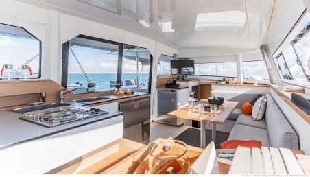 Excess Excess 11 - 3 cab. | Yacht Charter Bahamas | Travelboat