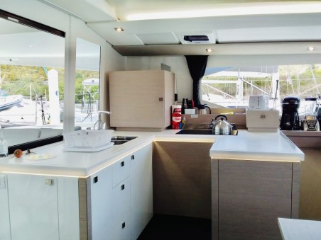 Fountaine Pajot Fountaine Pajot Astrea 42 Maestro Serene Blue