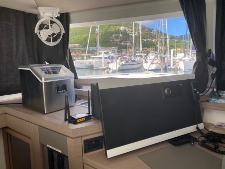 Fountaine Pajot Fountaine Pajot Astrea 42 Maestro Serene Blue