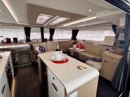 Fountaine Pajot Fountaine Pajot Aura 51 Carrie Lee