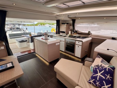Fountaine Pajot Fountaine Pajot Aura 51 Carrie Lee