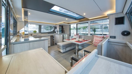 Leopard Catamarans / Robertson & Caine Leopard 45 Nice Aft Too