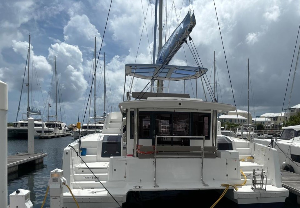 Catana Group Bali 4.8 - 5 cab. Tooth Ferry