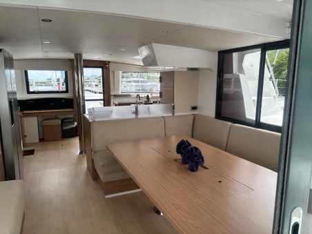 Catana Group Bali 4.8 - 5 cab. Tooth Ferry
