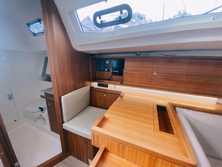 J Composites J 112 | Yacht Charter France | Travelboat