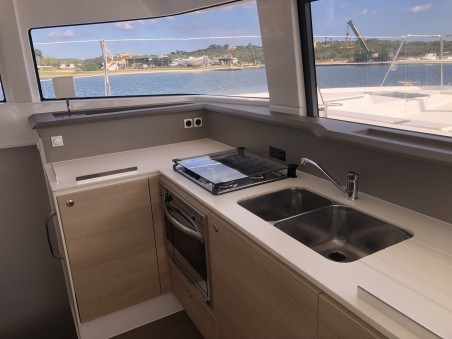 Catana Group Bali 4.3 - 4 + 2 cab. Hogwarts