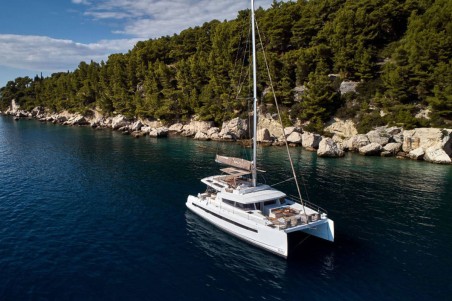 Catana Group Bali 5.4 - 5 + 2 cab REMOte Parking