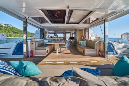 Catana Group Bali 5.4 - 5 + 2 cab REMOte Parking