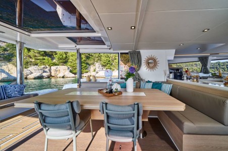 Catana Group Bali 5.4 - 5 + 2 cab REMOte Parking