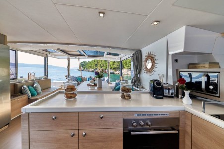 Catana Group Bali 5.4 - 5 + 2 cab REMOte Parking