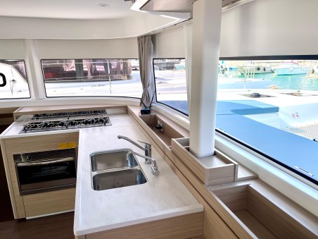 Lagoon 43 | Yacht Charter Italy | Travelboat