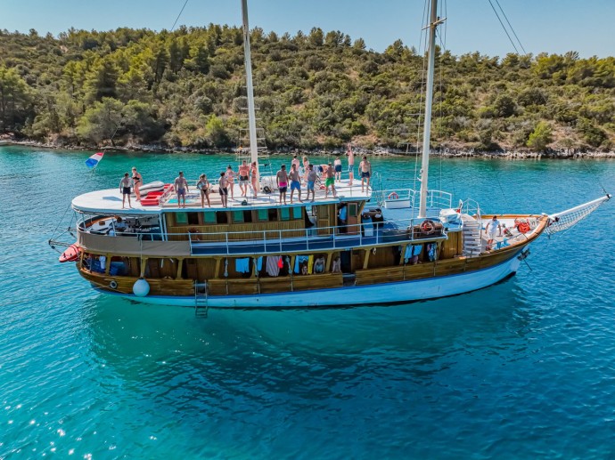 Custom Made Novi Dan Novi Dan