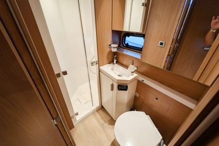 Catana Group Bali 5.4 - 6 + 2 cab. Maravela