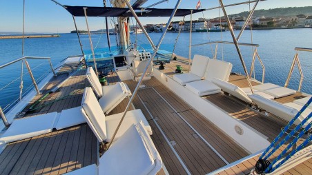 Custom Made Upwind 50 Eco - 4 + 1 cab. Upwind