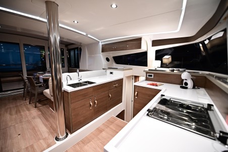 Catana Group Bali 4.2 - 4 + 1 cab. Res23