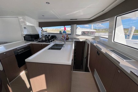 Catana Group Bali 5.4 - 6 + 2 cab. Ne Plus Ultra