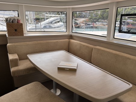 Lagoon-Bénéteau Lagoon 42 - 4 + 1 cab. Kami