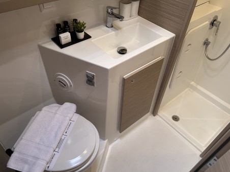 Lagoon-Bénéteau Lagoon 42 - 4 + 1 cab. Kami