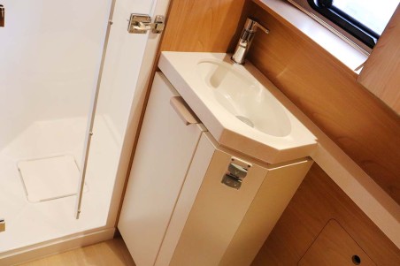 Catana Group Bali 5.4 - 6 + 2 cab. Schrödinger's