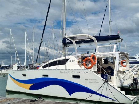 Island Spirit 410 | Yacht Charter Thailand | Travelboat