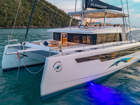 Island Spirit Yachts Island Spirit 525E Electric E-Motion