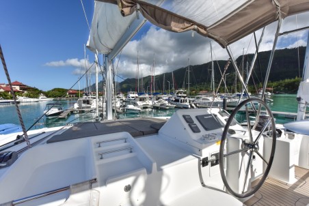 Lagoon-Bénéteau Lagoon 450 - 4 + 2 cab. Muzikal