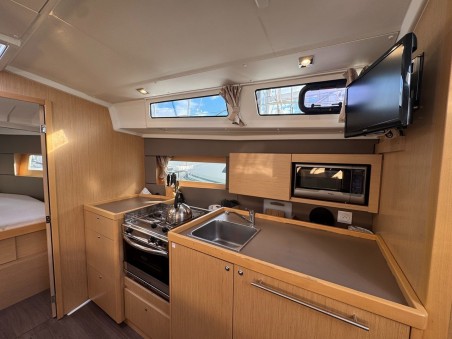 Bénéteau Oceanis 38.1 Delfino