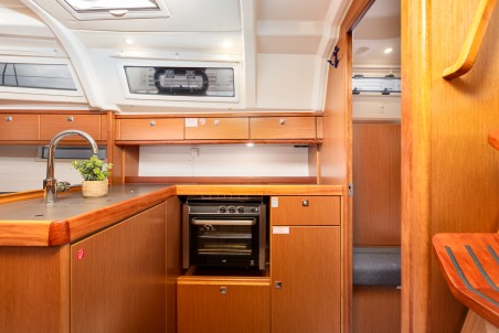 Bavaria Yachtbau Bavaria Cruiser 37 - 3 cab. Fjaka