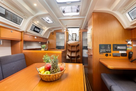 Bavaria Yachtbau Bavaria Cruiser 37 - 3 cab. Fjaka