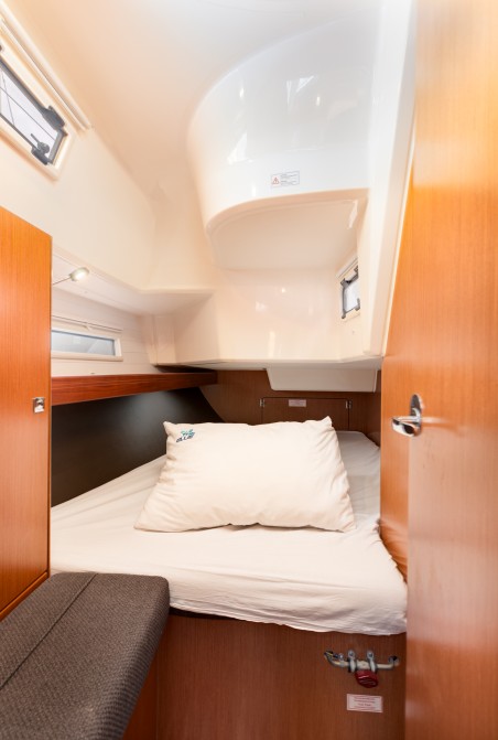 Bavaria Yachtbau Bavaria Cruiser 37 - 3 cab. Fjaka