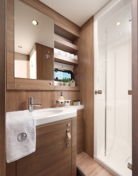 Catana Group Bali 5.4 - 5 + 2 cab Joža