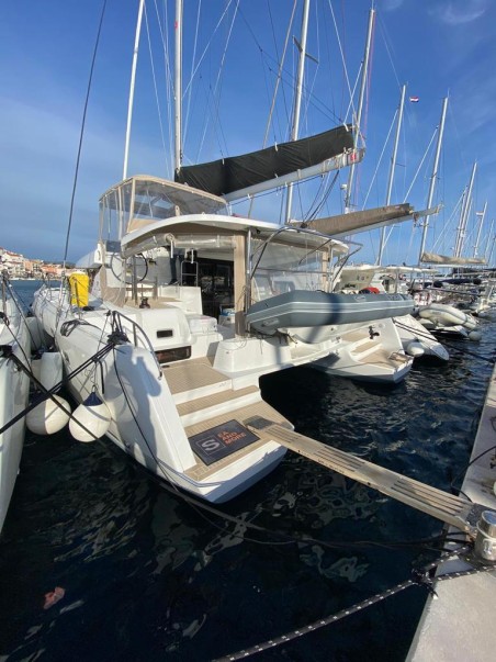 Lagoon-Bénéteau Lagoon 42 OW Sailing Breeze