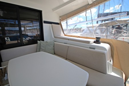 Lagoon-Bénéteau Lagoon 42 OW Sailing Breeze