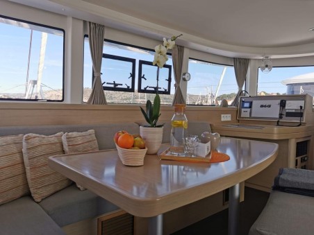 Lagoon-Bénéteau Lagoon 42 OW Sailing Breeze