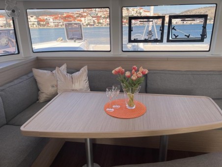 Lagoon-Bénéteau Lagoon 42 OW Sailing Breeze