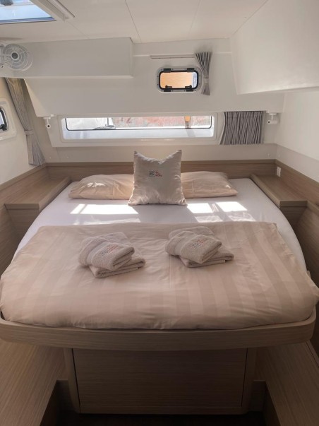 Lagoon-Bénéteau Lagoon 42 OW Sailing Breeze