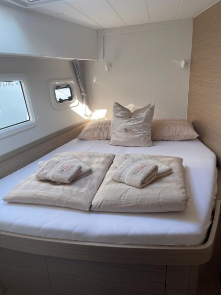 Lagoon-Bénéteau Lagoon 42 OW Sailing Breeze