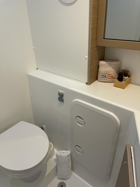 Lagoon-Bénéteau Lagoon 42 OW Sailing Breeze