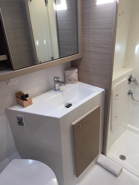 Lagoon-Bénéteau Lagoon 42 OW Sailing Breeze