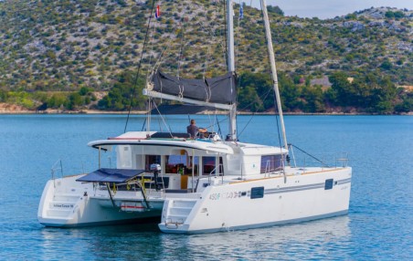 Lagoon-Bénéteau Lagoon 450 F - 4 + 2 cab. Julius Cesar III