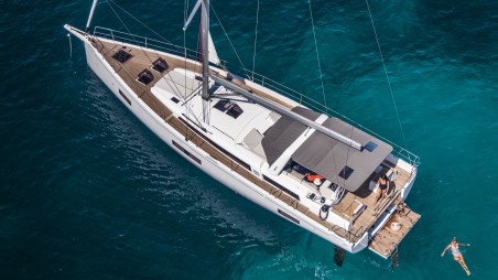 Bénéteau Oceanis Yacht 54 White Bird