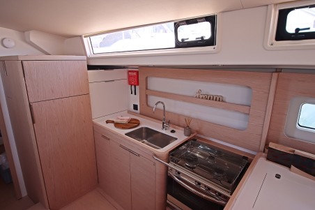 Bénéteau Oceanis Yacht 54 White Bird