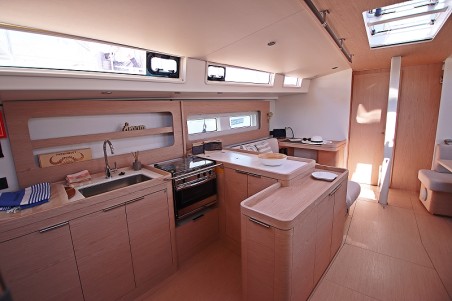 Bénéteau Oceanis Yacht 54 White Bird