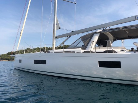 Bénéteau Oceanis Yacht 54 White Bird