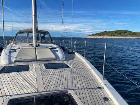 Bénéteau Oceanis Yacht 54 White Bird