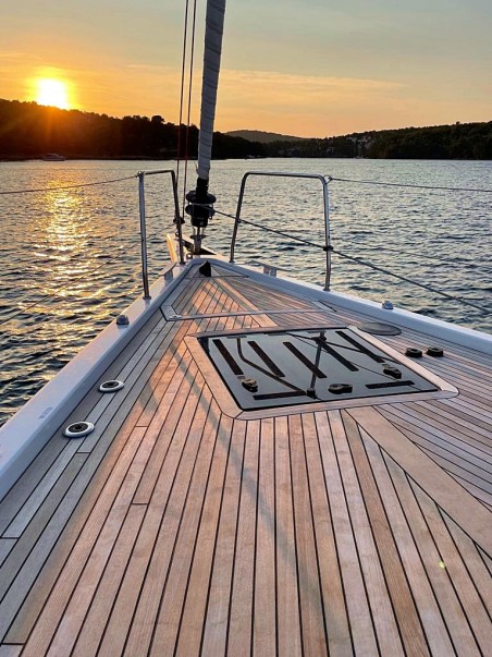 Bénéteau Oceanis Yacht 54 White Bird