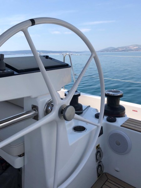 Bénéteau Oceanis Yacht 54 White Bird