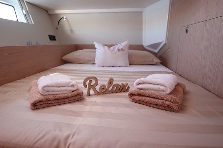 Bénéteau Oceanis Yacht 54 White Bird