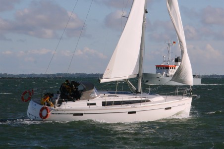 Bavaria Yachtbau Bavaria Cruiser 37 - 3 cab. Finny Ocean