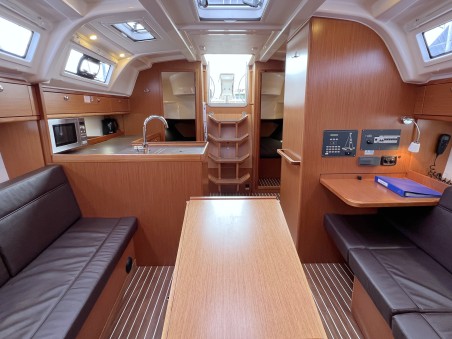 Bavaria Yachtbau Bavaria Cruiser 37 - 3 cab. Finny Ocean